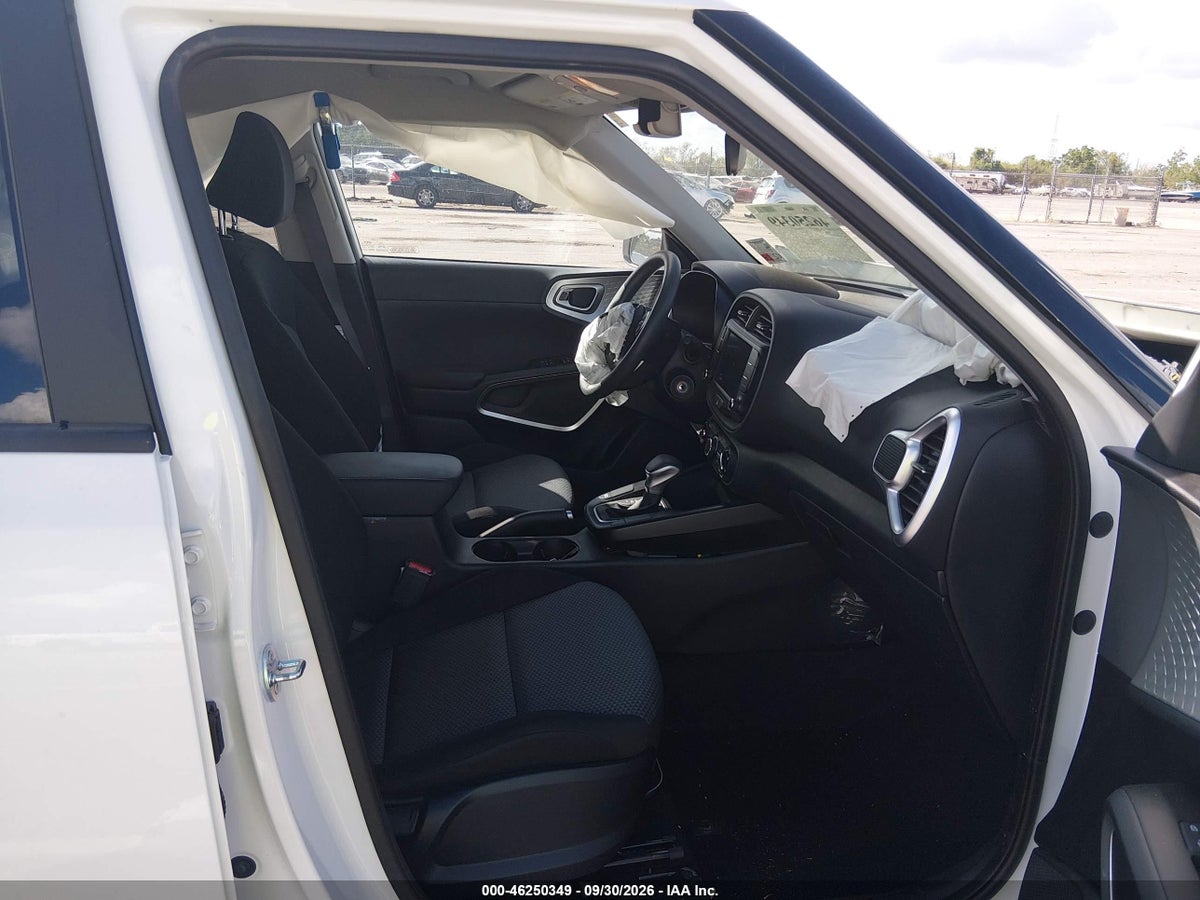 2025 KIA SOUL LX — photo 5