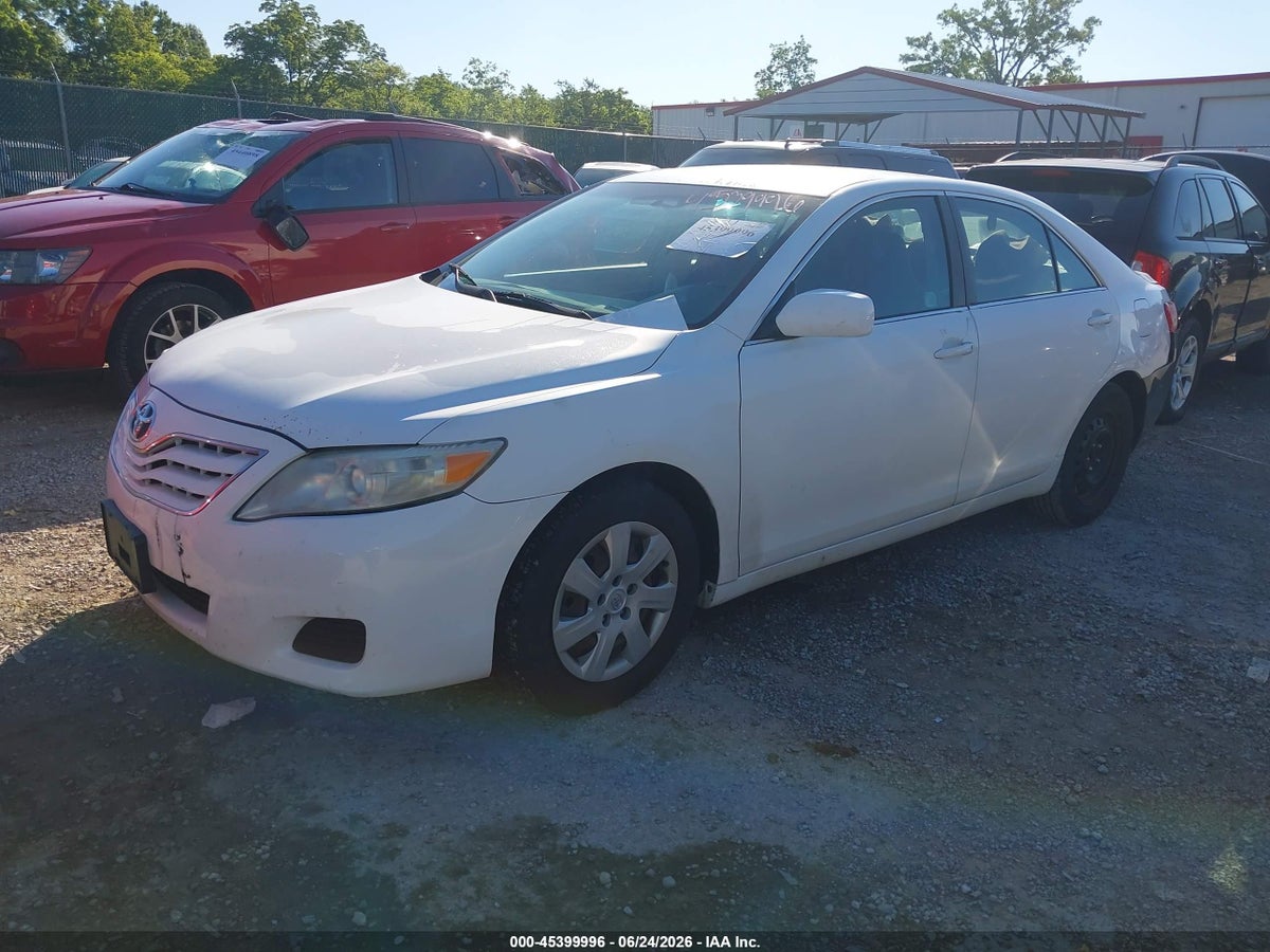 2010 TOYOTA CAMRY LE — снимка 2