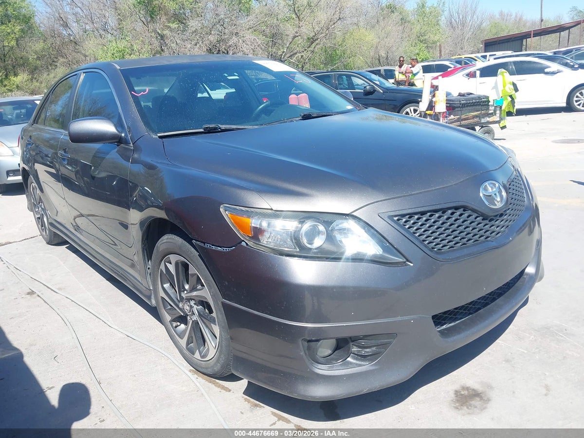 2011 TOYOTA CAMRY SE V6