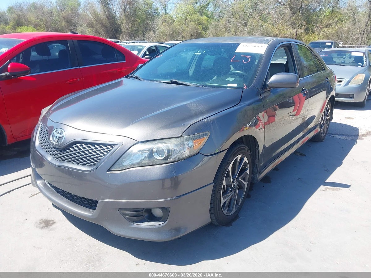 2011 TOYOTA CAMRY SE V6 — снимка 2