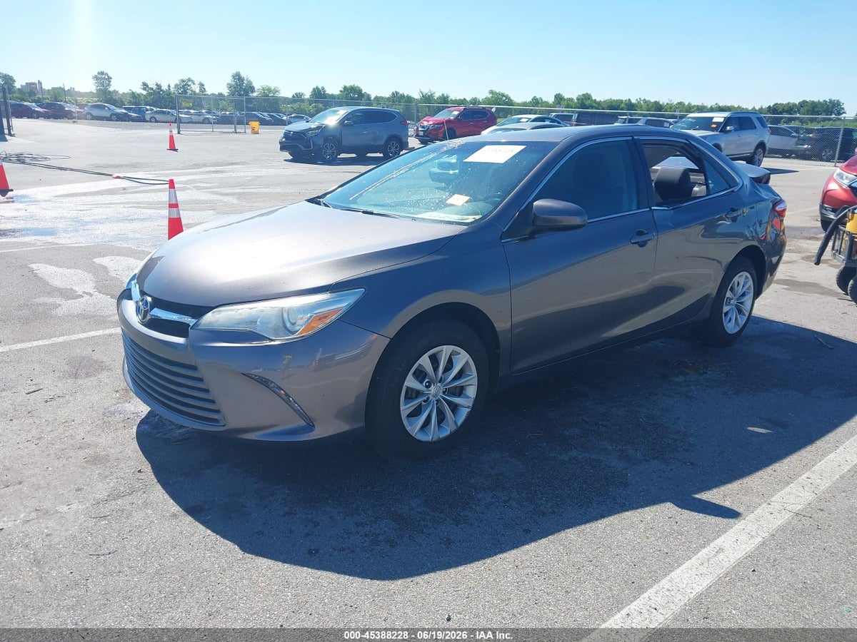 2015 TOYOTA CAMRY LE — снимка 2
