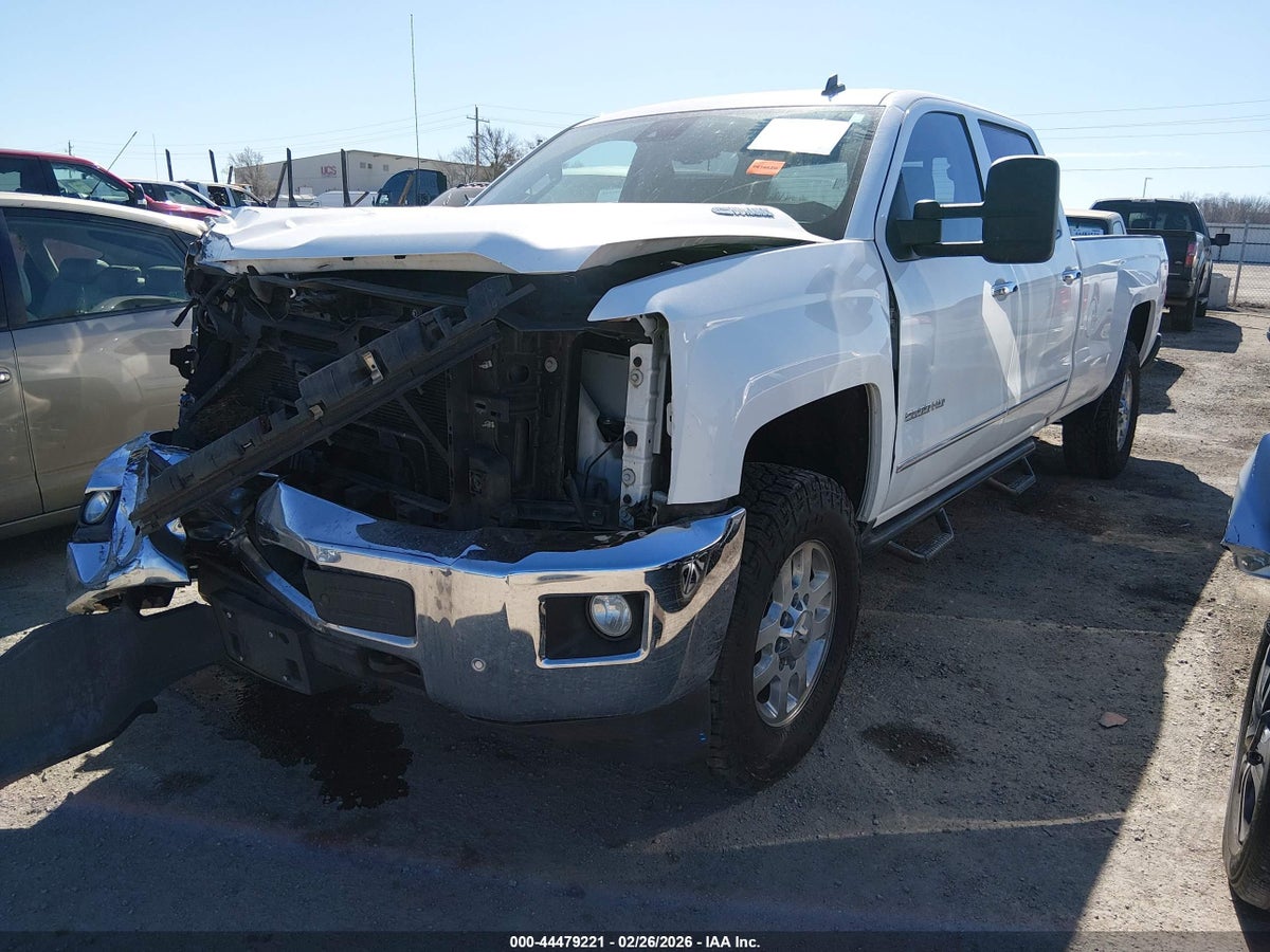 2015 CHEVROLET SILVERADO 2500HD LTZ — снимка 2