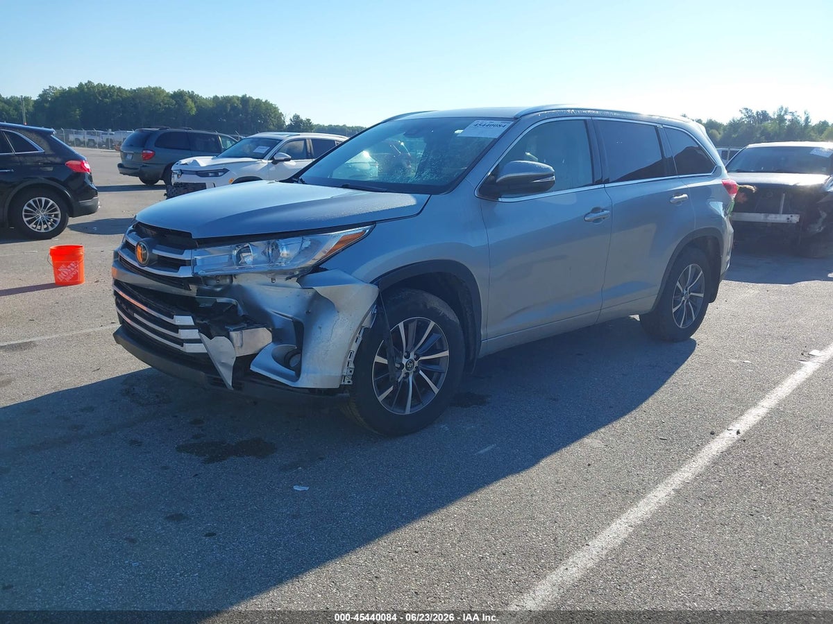 2017 TOYOTA HIGHLANDER XLE — снимка 2