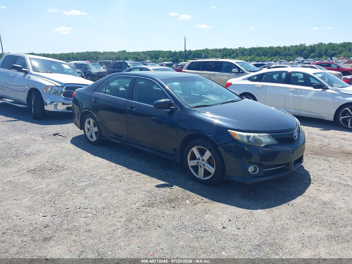 2014 TOYOTA CAMRY SE
