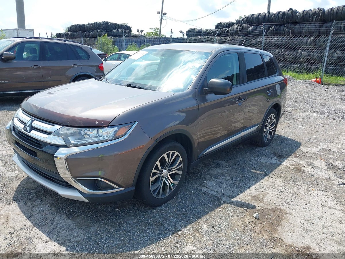 2016 MITSUBISHI OUTLANDER ES/SE/SEL — снимка 2