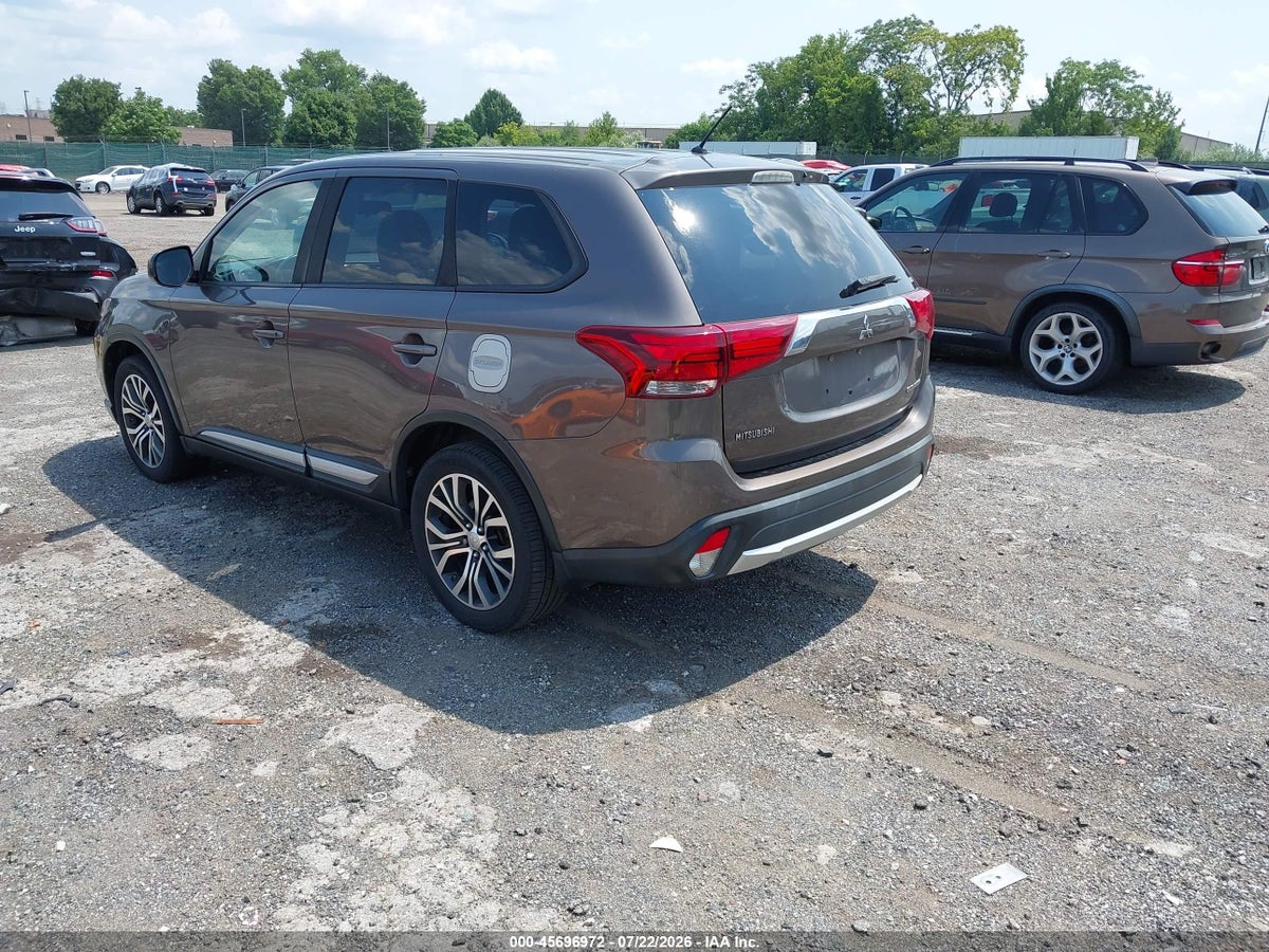 2016 MITSUBISHI OUTLANDER ES/SE/SEL — снимка 3