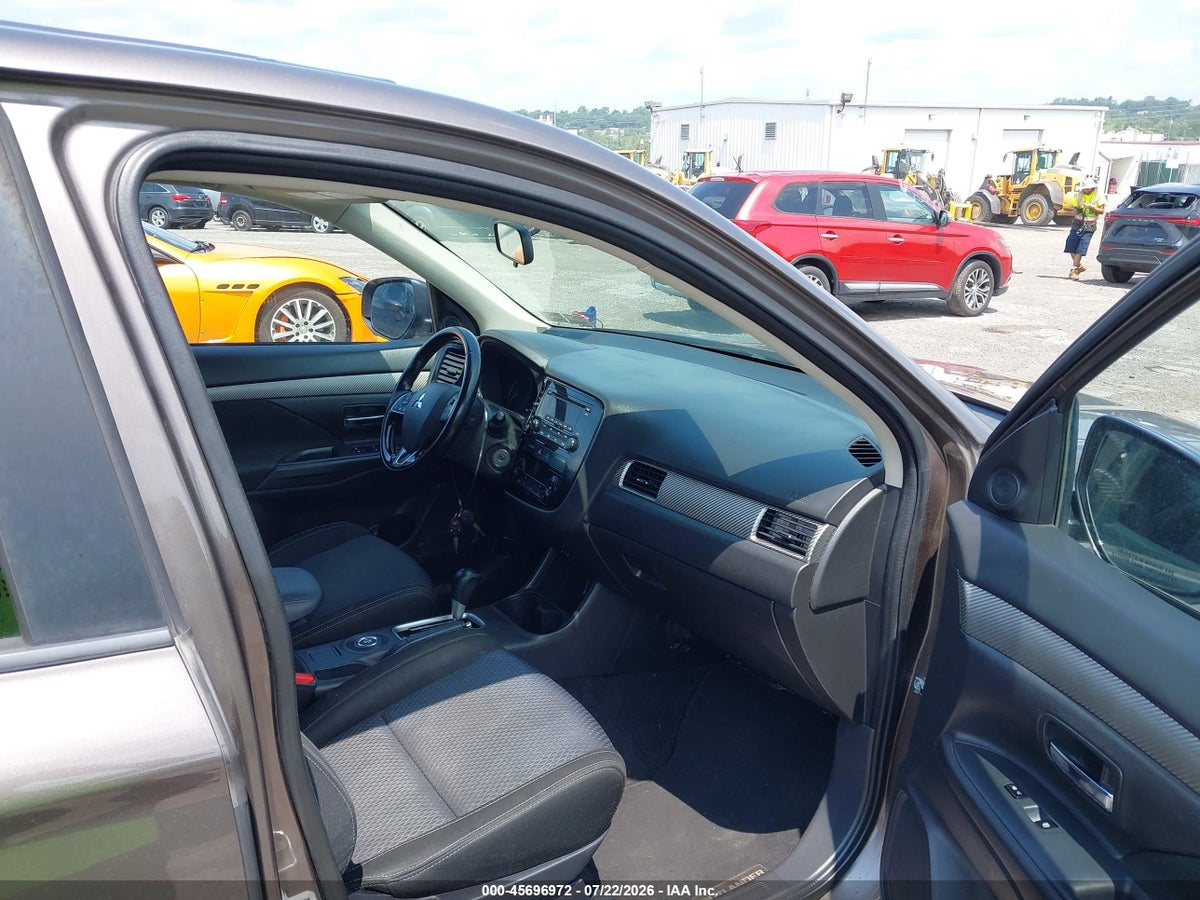 2016 MITSUBISHI OUTLANDER ES/SE/SEL — снимка 5