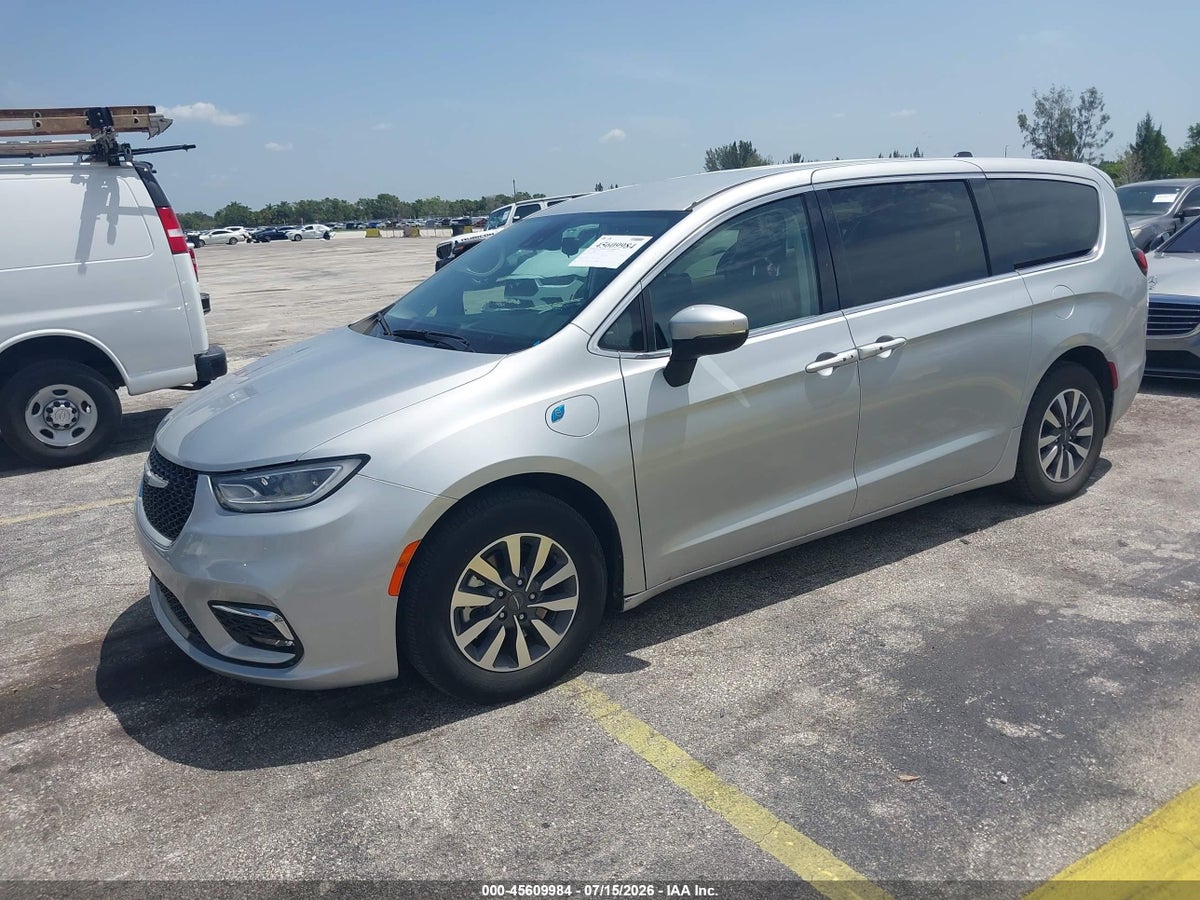 2023 CHRYSLER PACIFICA HYBRID TOURING L — снимка 2