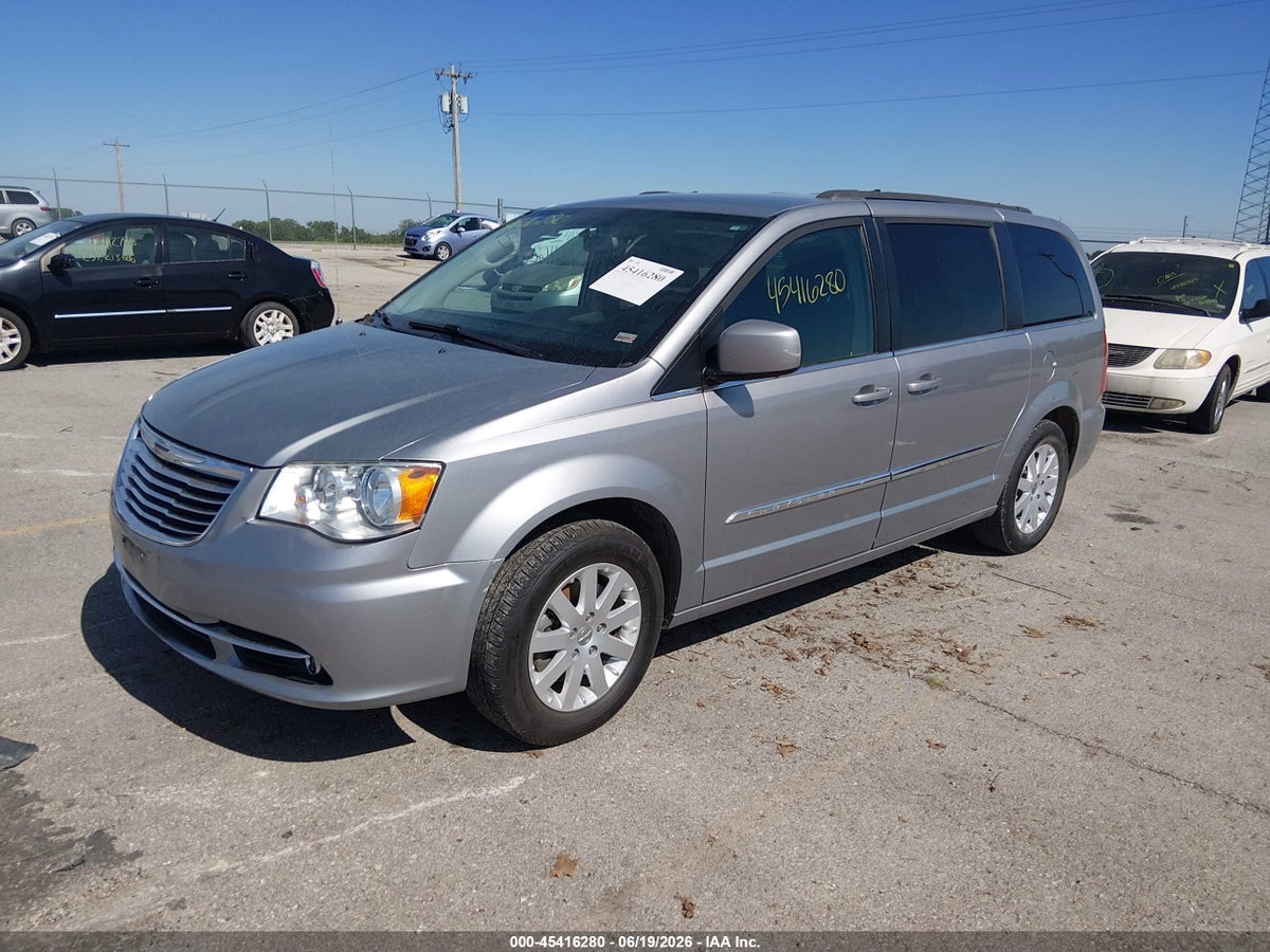 2016 CHRYSLER TOWN & COUNTRY TOURING — снимка 2