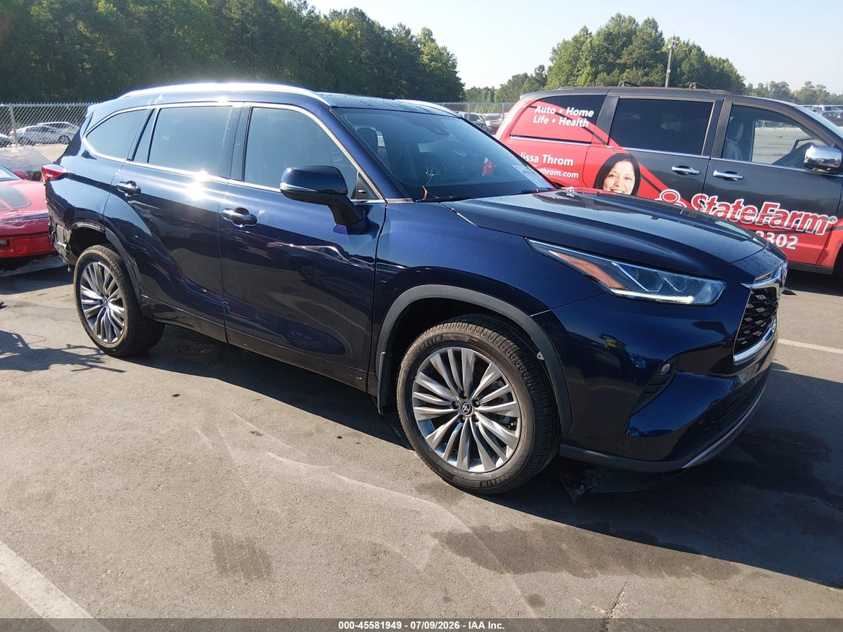 2022 TOYOTA HIGHLANDER PLATINUM