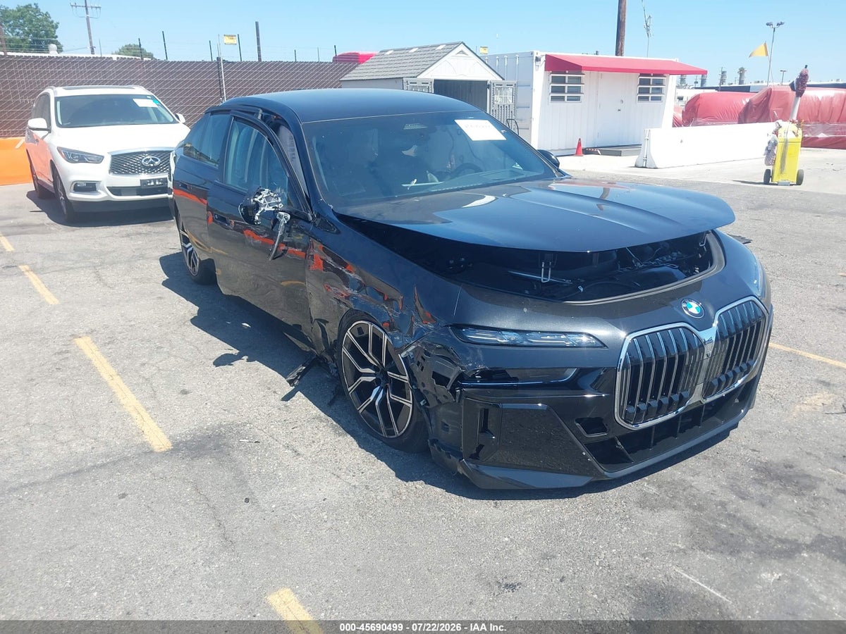 2025 BMW 740I