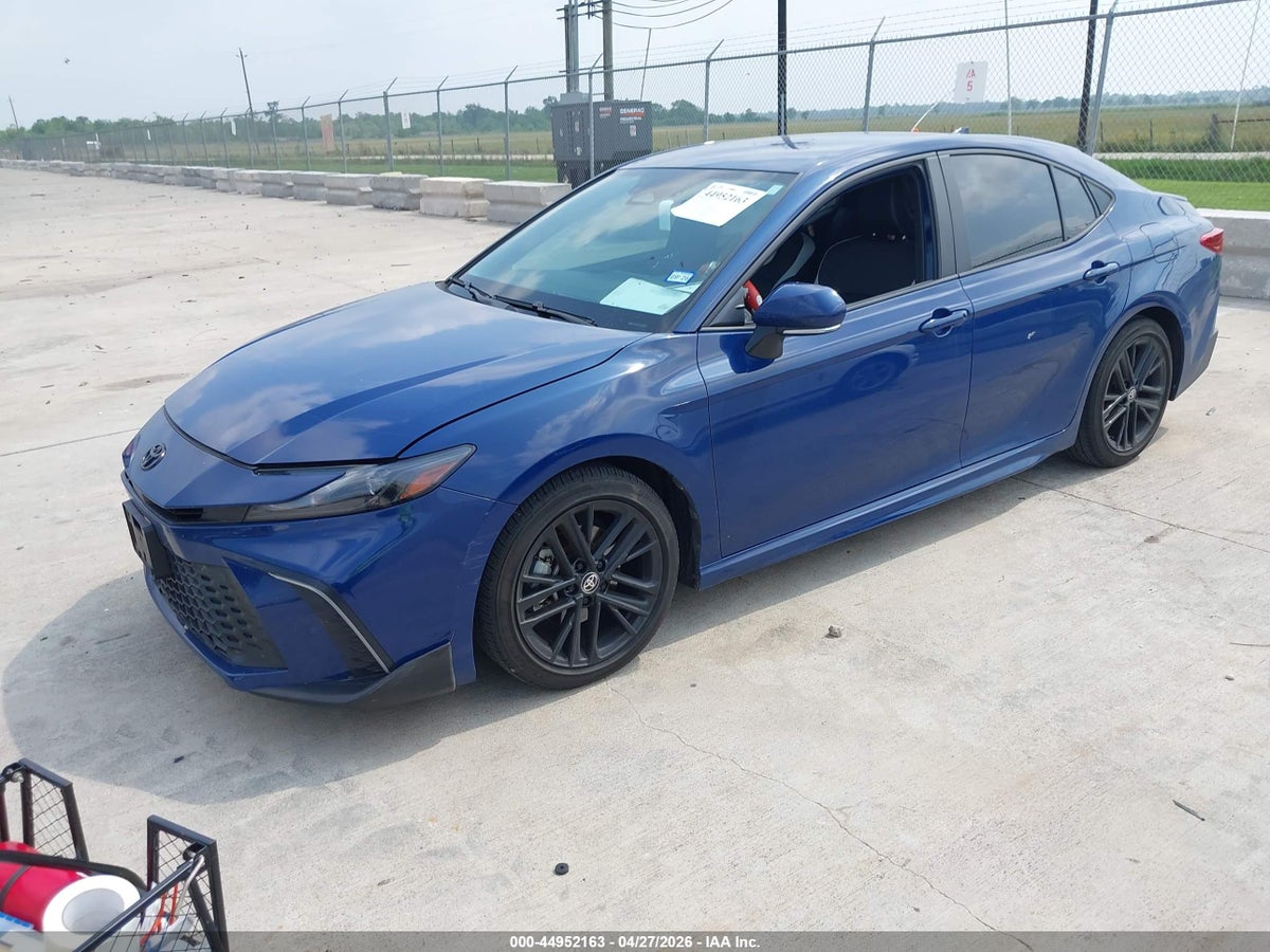 2025 TOYOTA CAMRY SE — снимка 2