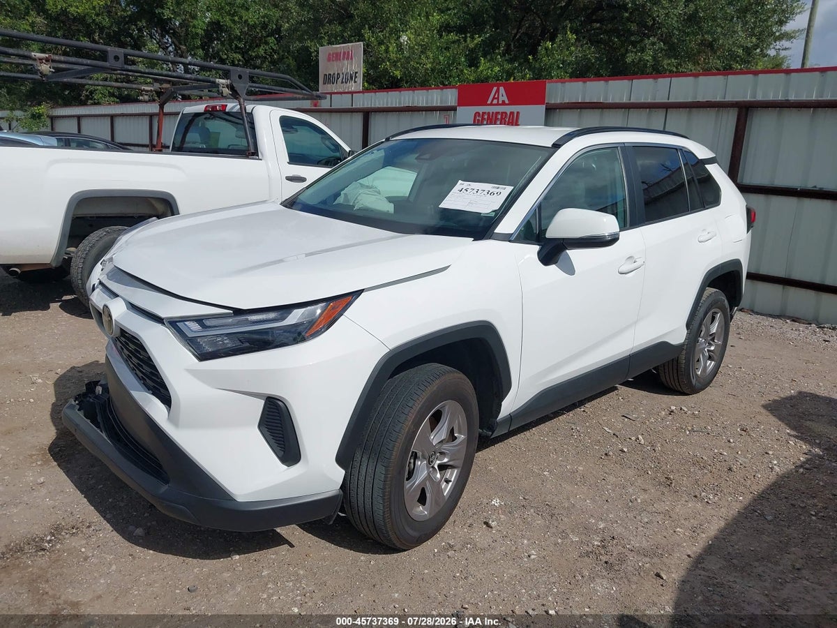 2025 TOYOTA RAV4 XLE — снимка 2