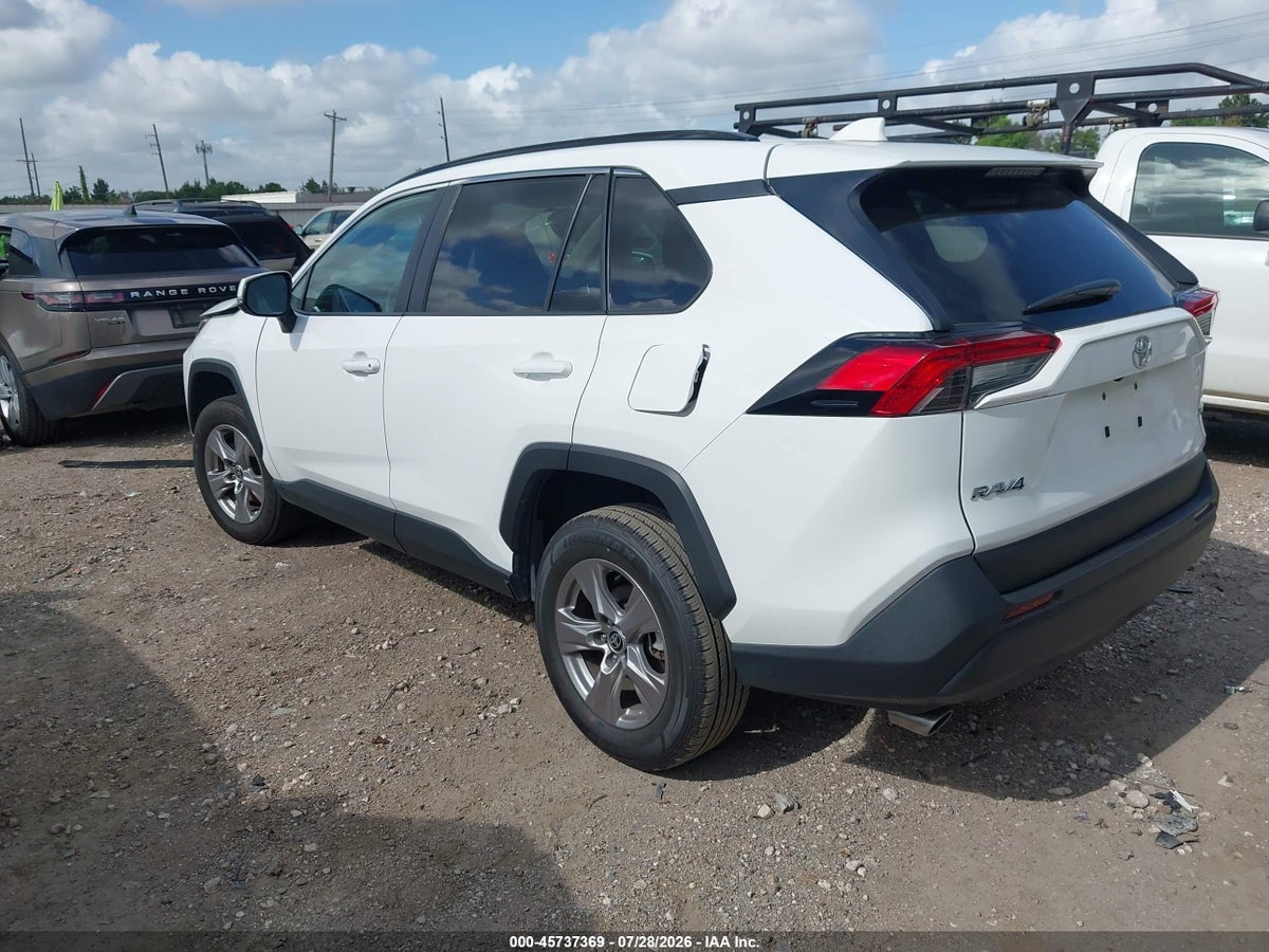 2025 TOYOTA RAV4 XLE — снимка 3
