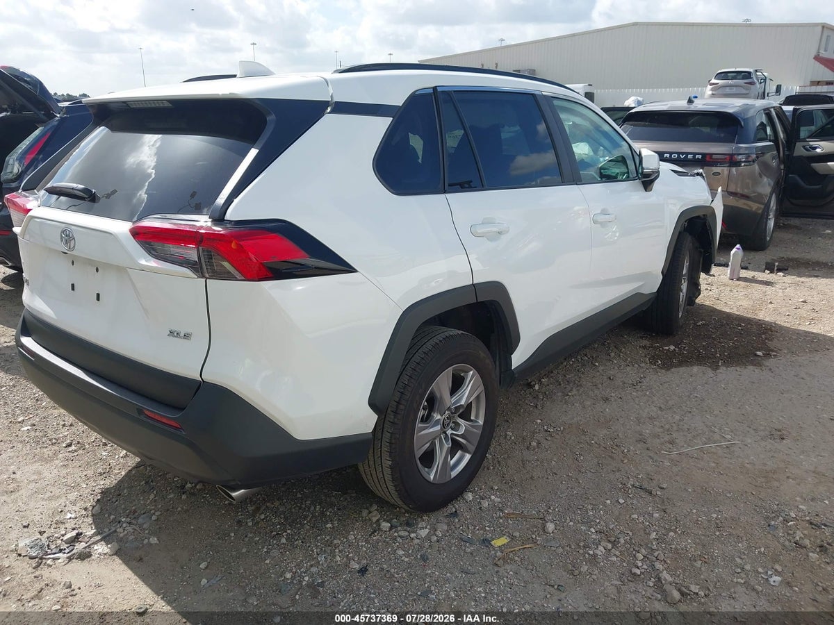 2025 TOYOTA RAV4 XLE — снимка 4