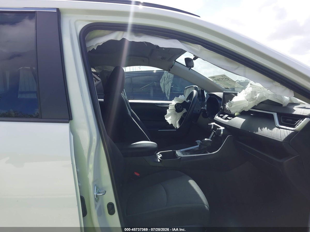 2025 TOYOTA RAV4 XLE — снимка 5