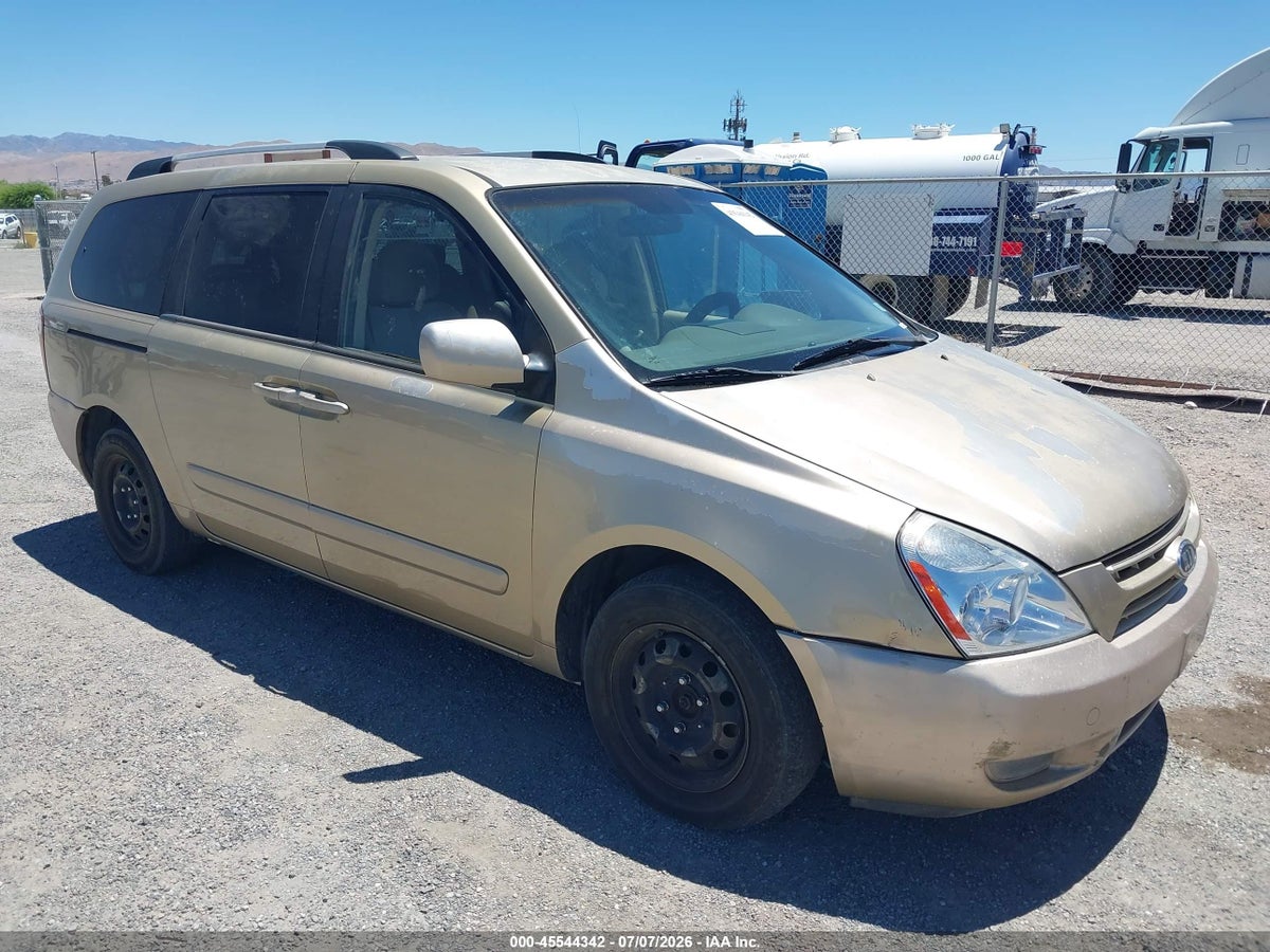 2010 KIA SEDONA LX