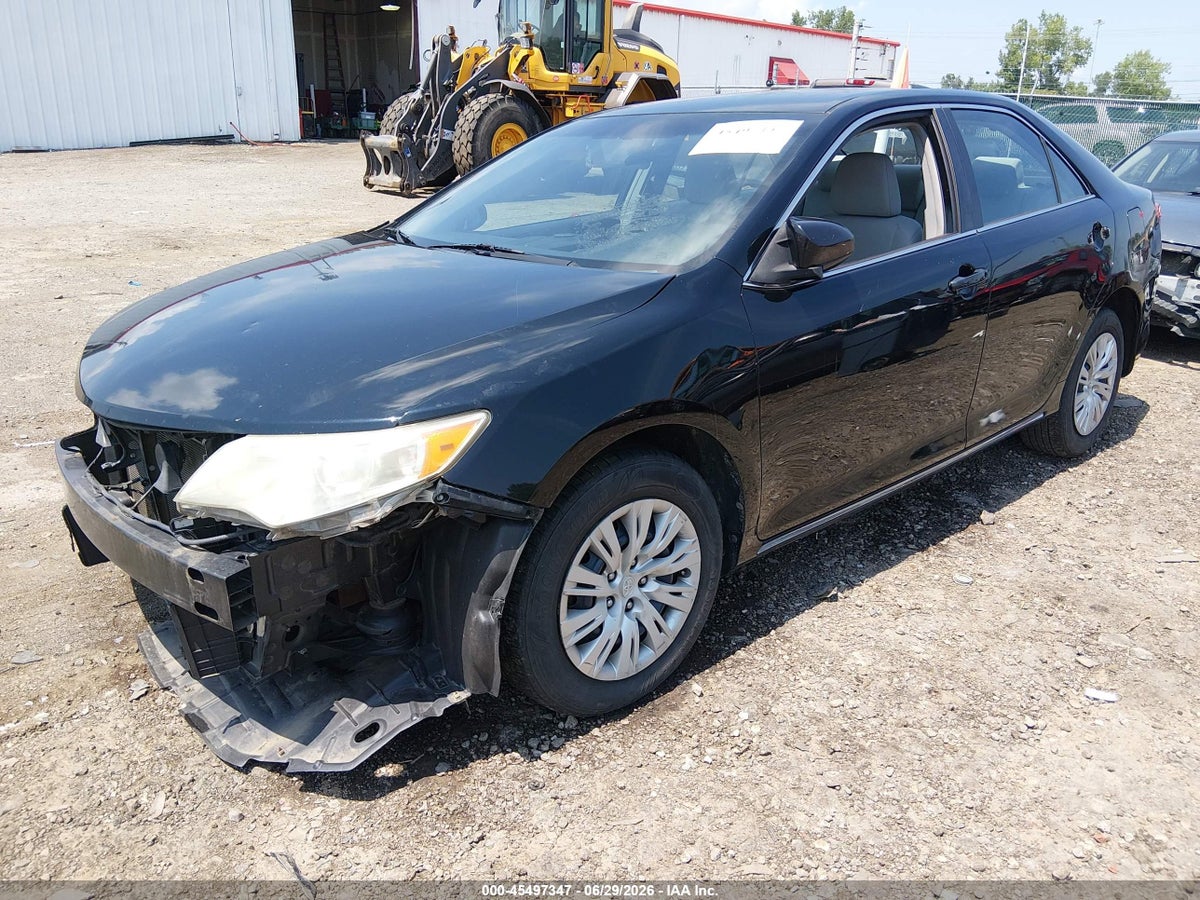2013 TOYOTA CAMRY LE — снимка 2