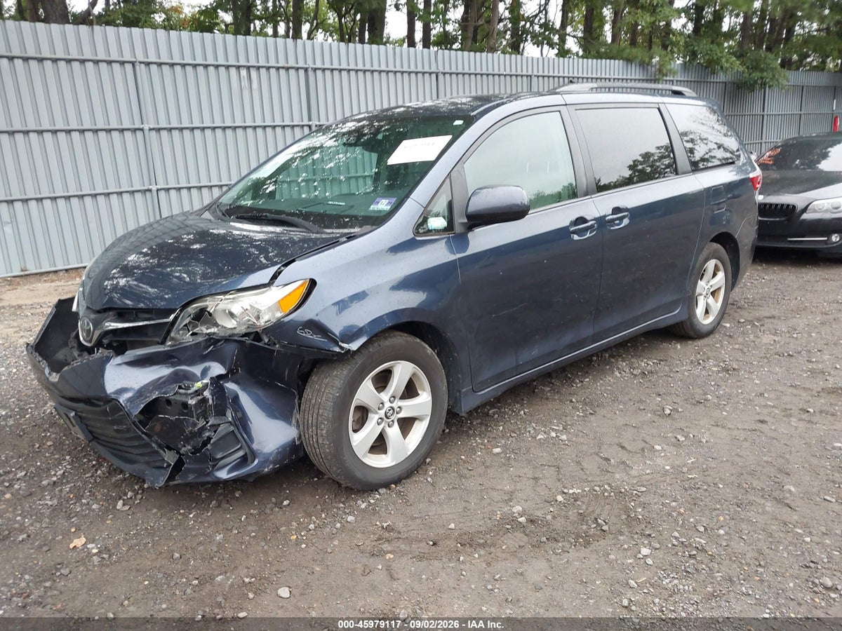2019 TOYOTA SIENNA LE 8 PASSENGER — снимка 2