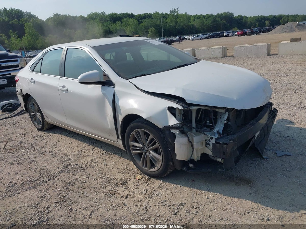 2016 TOYOTA CAMRY SE