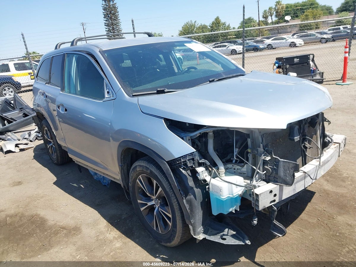 2018 TOYOTA HIGHLANDER LE