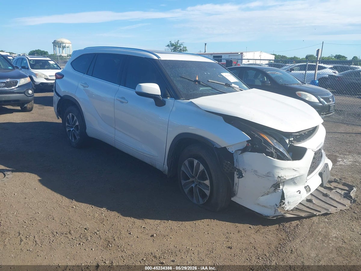 2021 TOYOTA HIGHLANDER XLE