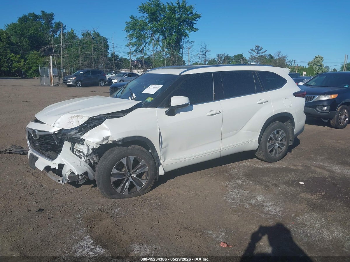 2021 TOYOTA HIGHLANDER XLE — снимка 2