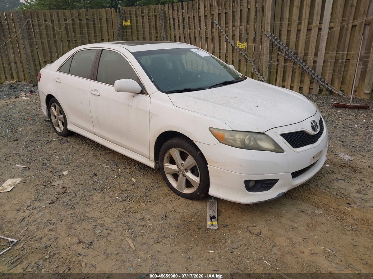 2011 TOYOTA CAMRY SE
