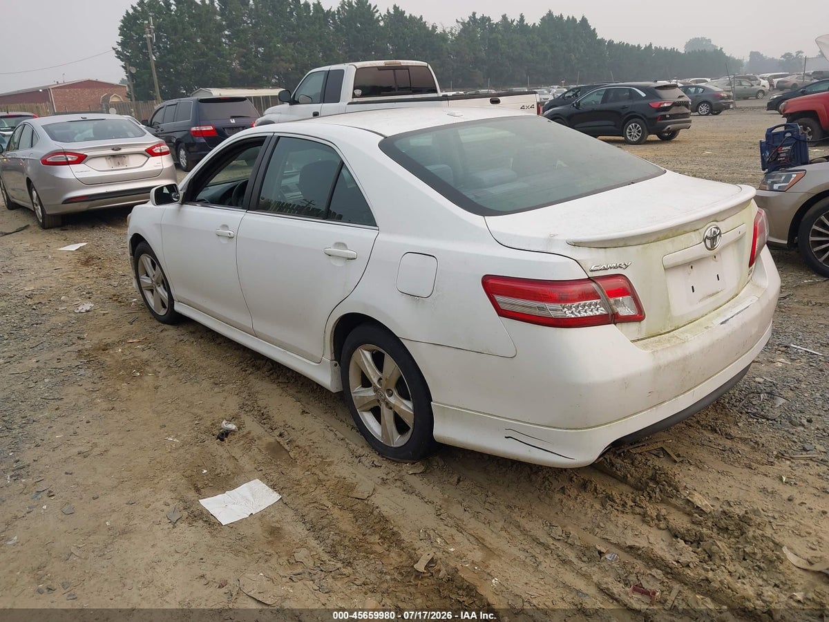 2011 TOYOTA CAMRY SE — снимка 3