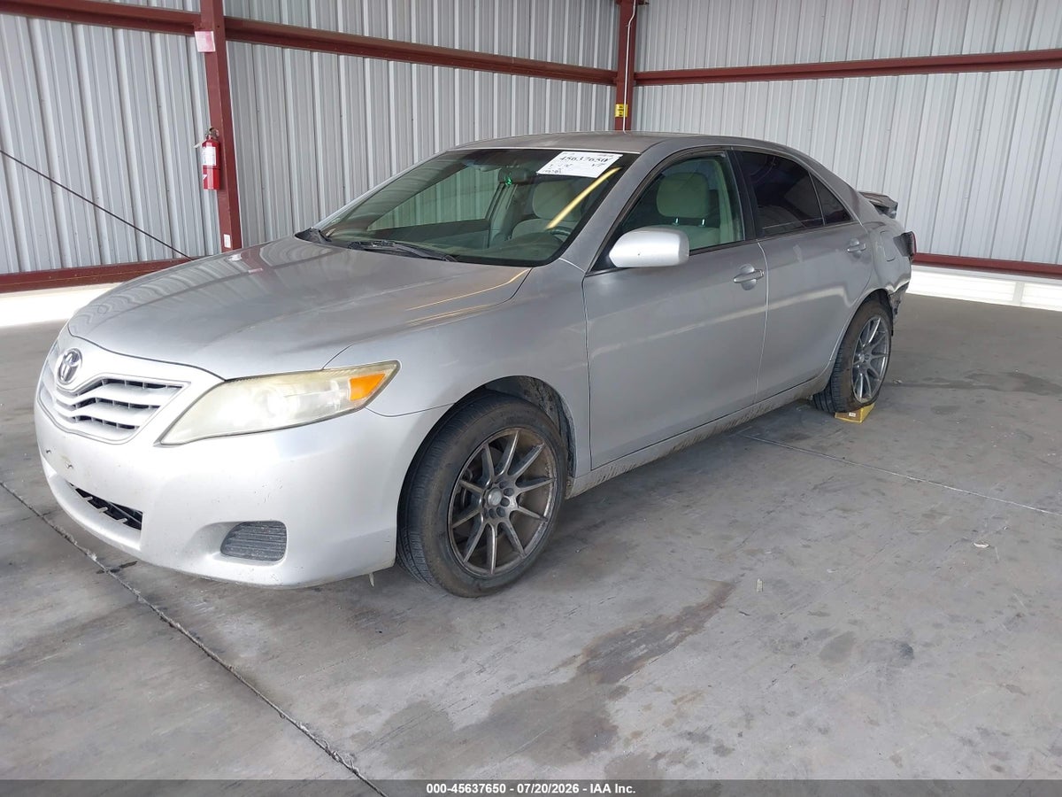 2010 TOYOTA CAMRY LE — снимка 2
