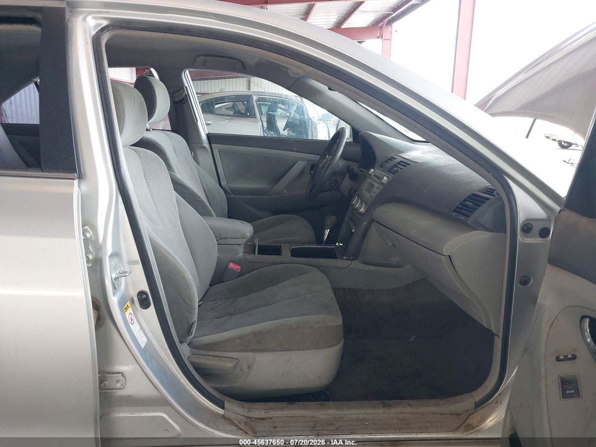 2010 TOYOTA CAMRY LE — снимка 5