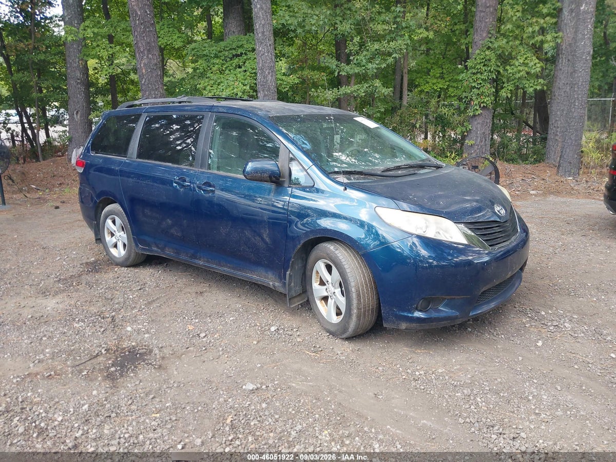 2011 TOYOTA SIENNA LE V6