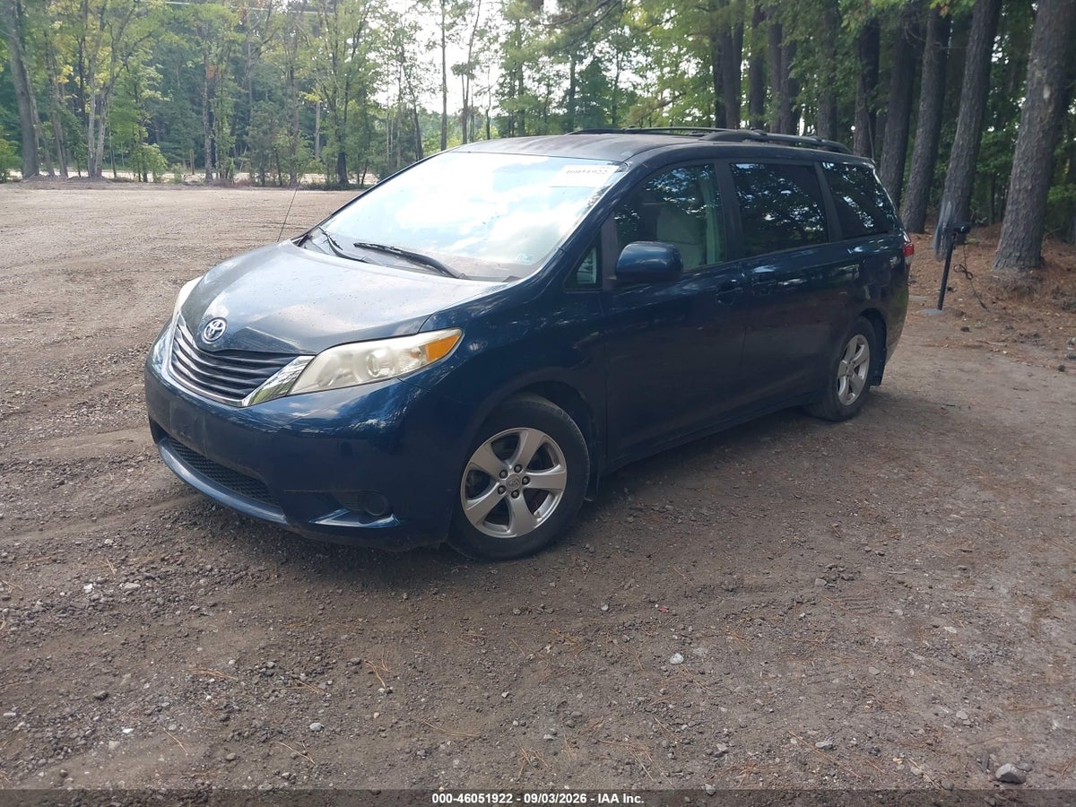 2011 TOYOTA SIENNA LE V6 — снимка 2
