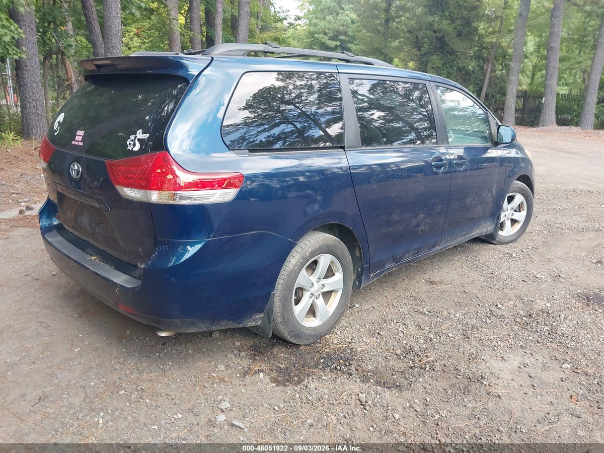 2011 TOYOTA SIENNA LE V6 — снимка 4
