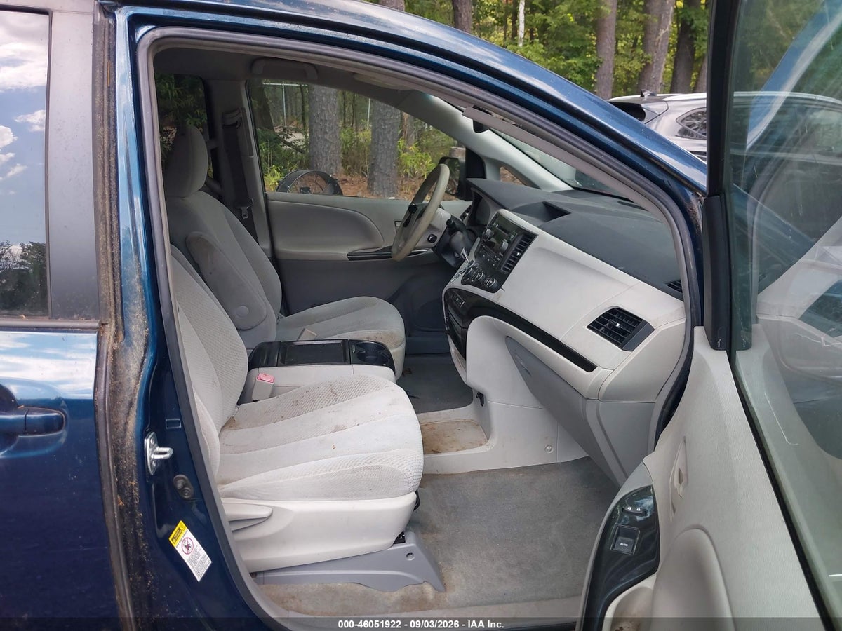 2011 TOYOTA SIENNA LE V6 — снимка 5