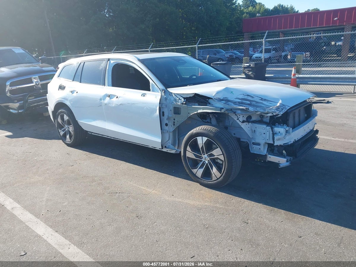 2025 VOLVO V60 CROSS COUNTRY PLUS, B5 AWD GAS (MILD HYBRID)