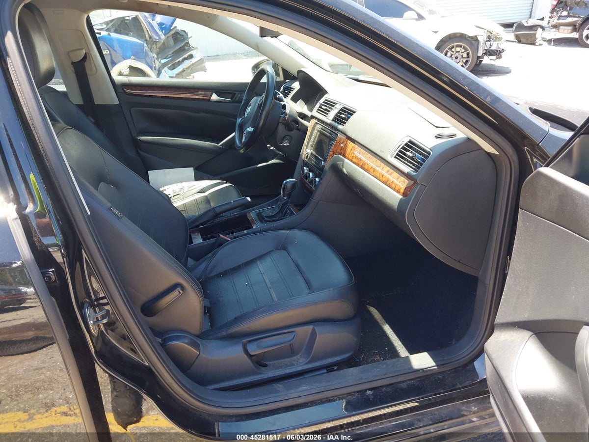 2012 VOLKSWAGEN PASSAT 2.5L SEL — снимка 5