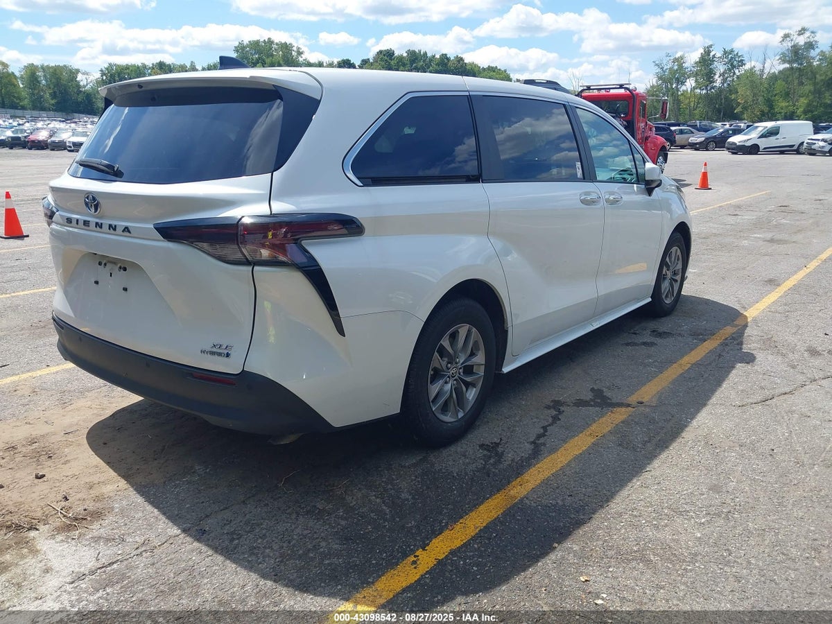 2024 TOYOTA SIENNA XLE — снимка 4