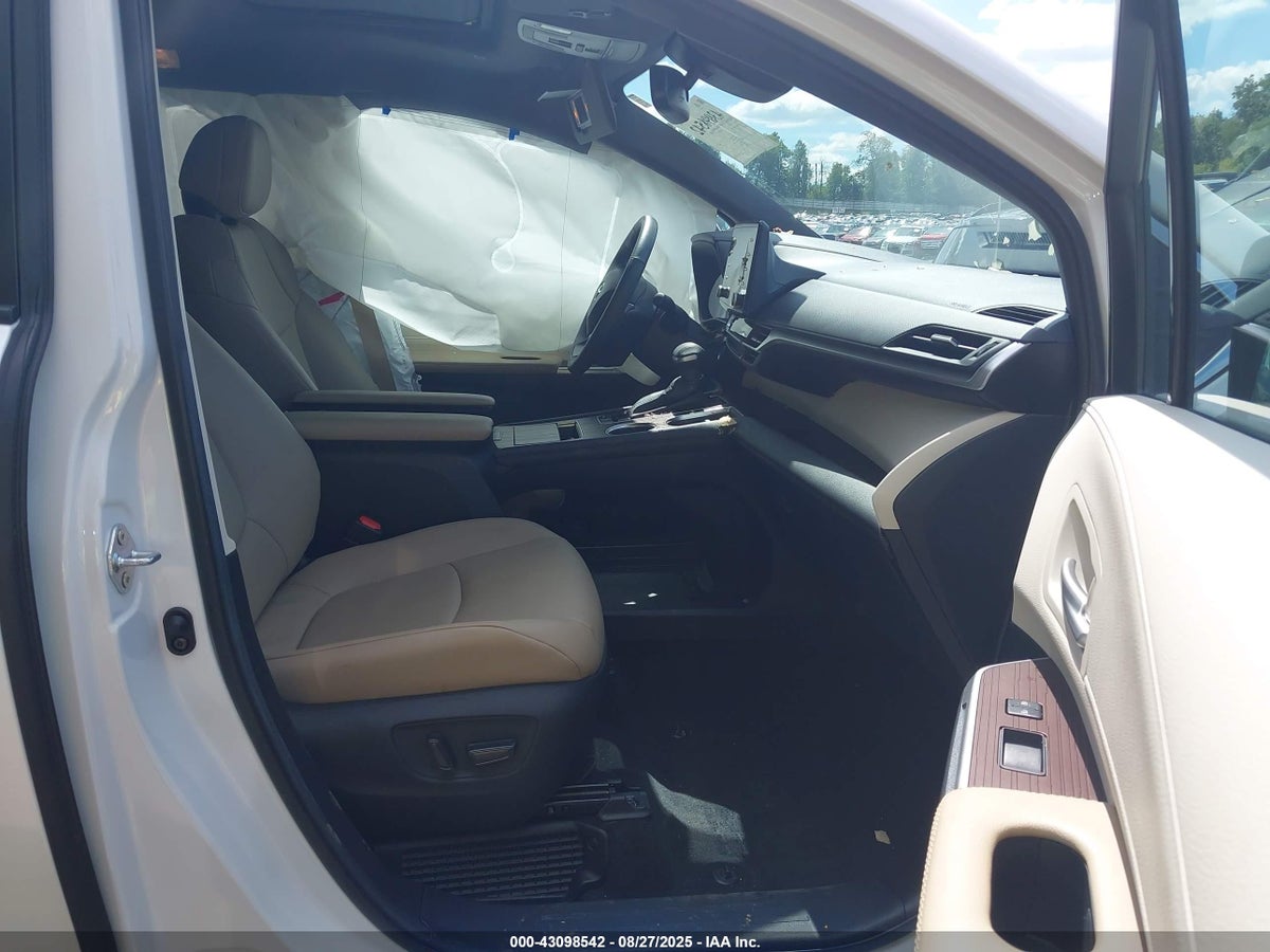 2024 TOYOTA SIENNA XLE — снимка 5