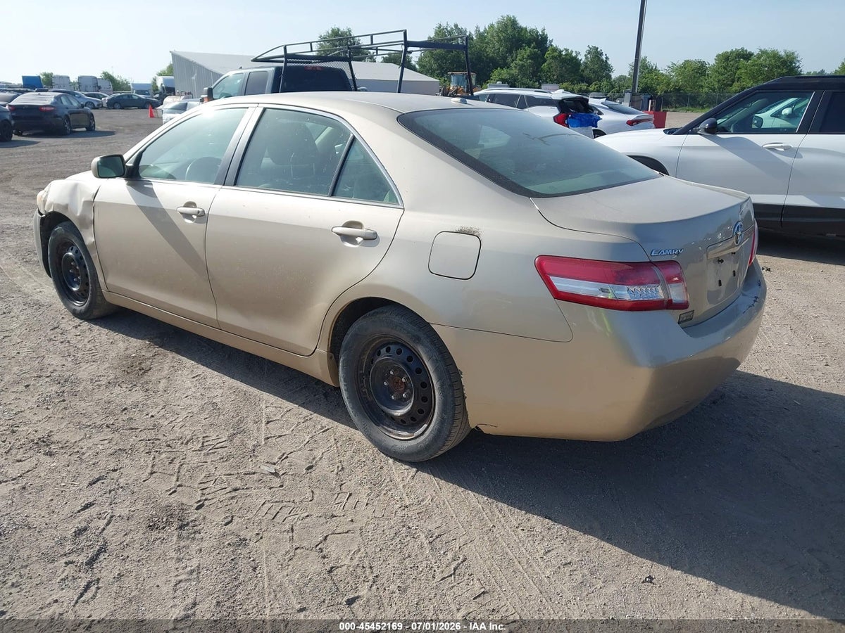 2010 TOYOTA CAMRY LE — снимка 3