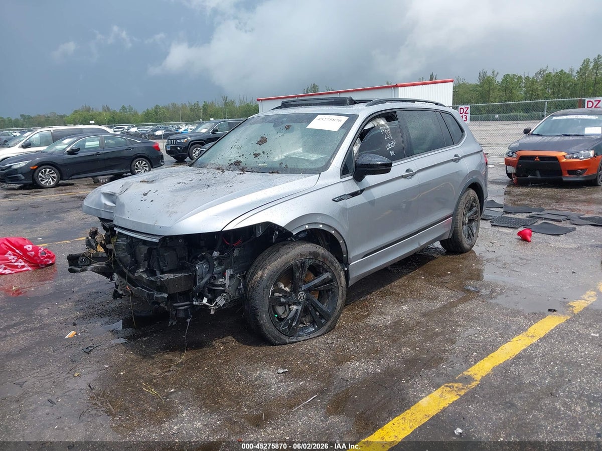 2023 VOLKSWAGEN TIGUAN 2.0T SE R-LINE BLACK — снимка 2