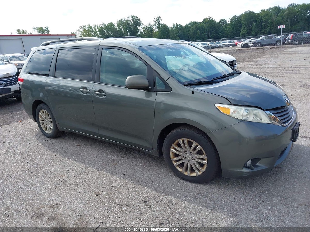 2011 TOYOTA SIENNA XLE V6