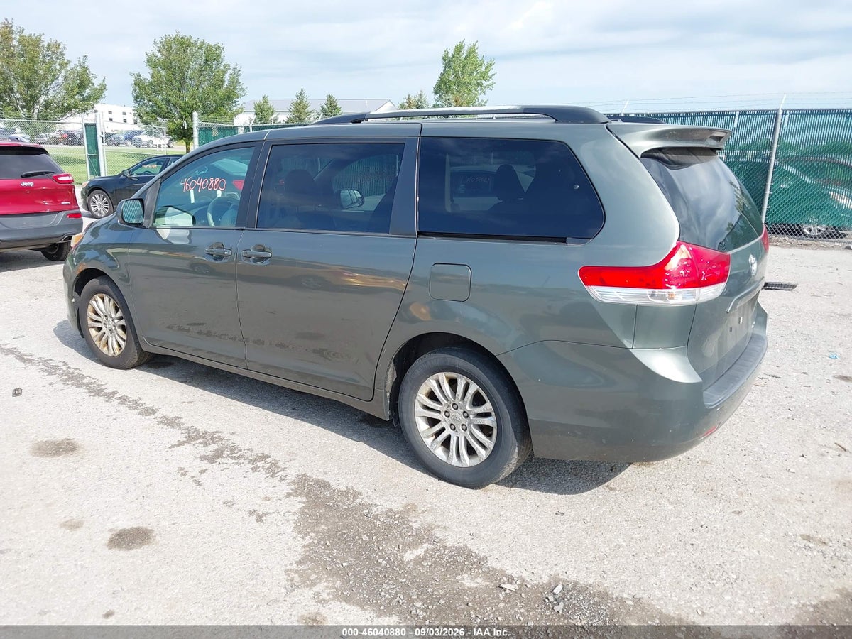 2011 TOYOTA SIENNA XLE V6 — снимка 3