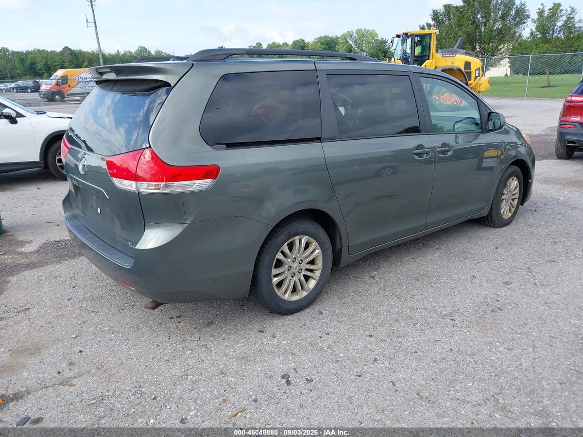 2011 TOYOTA SIENNA XLE V6 — снимка 4