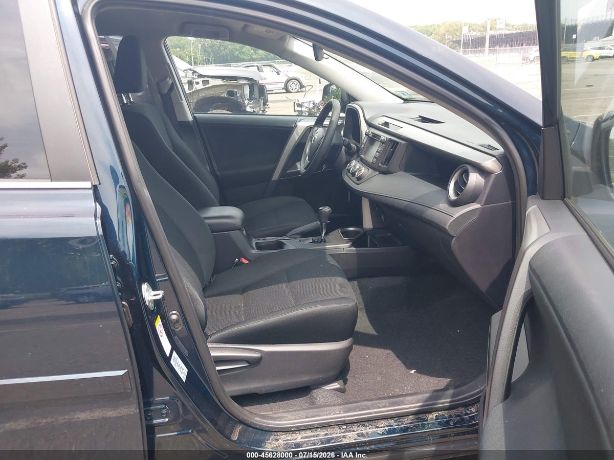 2018 TOYOTA RAV4 LE — снимка 5
