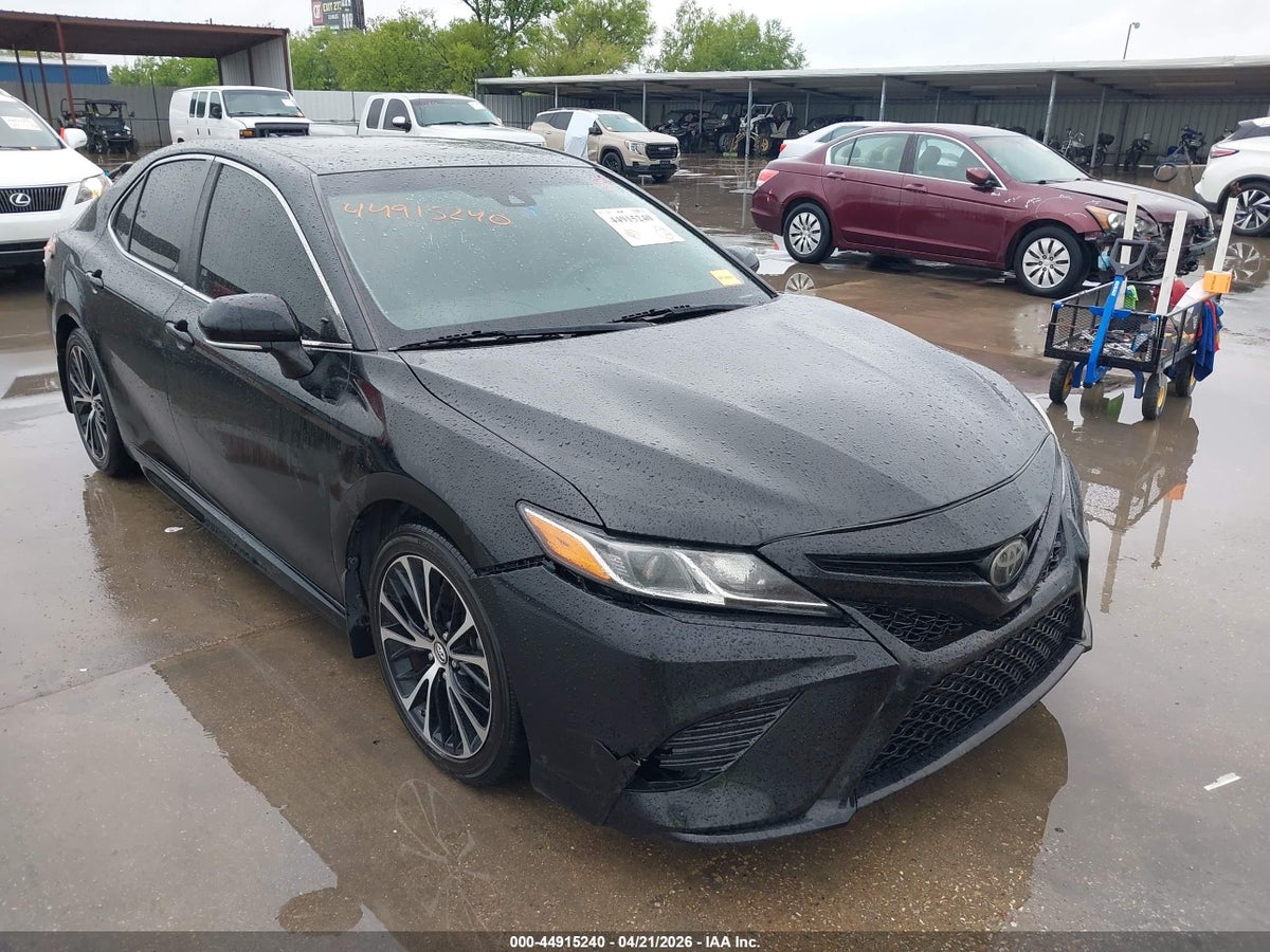 2018 TOYOTA CAMRY SE