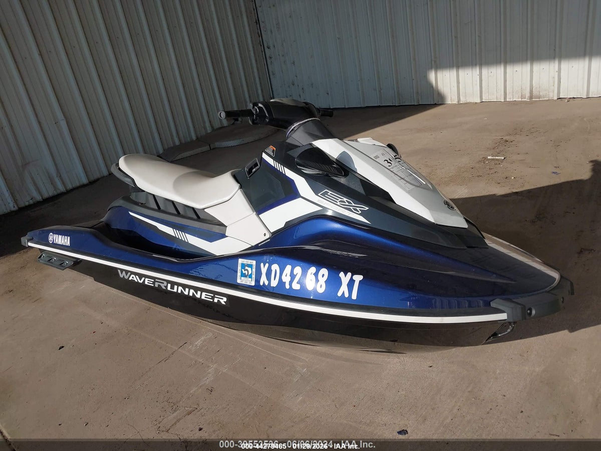 2018 YAMAHA WAVERUNNER