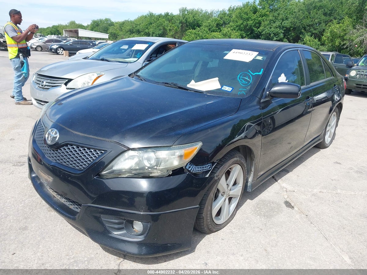 2010 TOYOTA CAMRY SE — снимка 2
