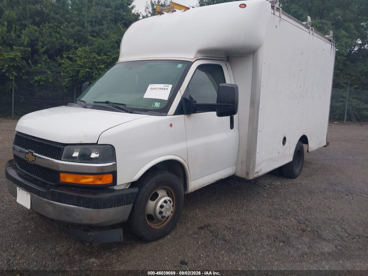 2017 CHEVROLET EXPRESS CUTAWAY WORK VAN — photo 2