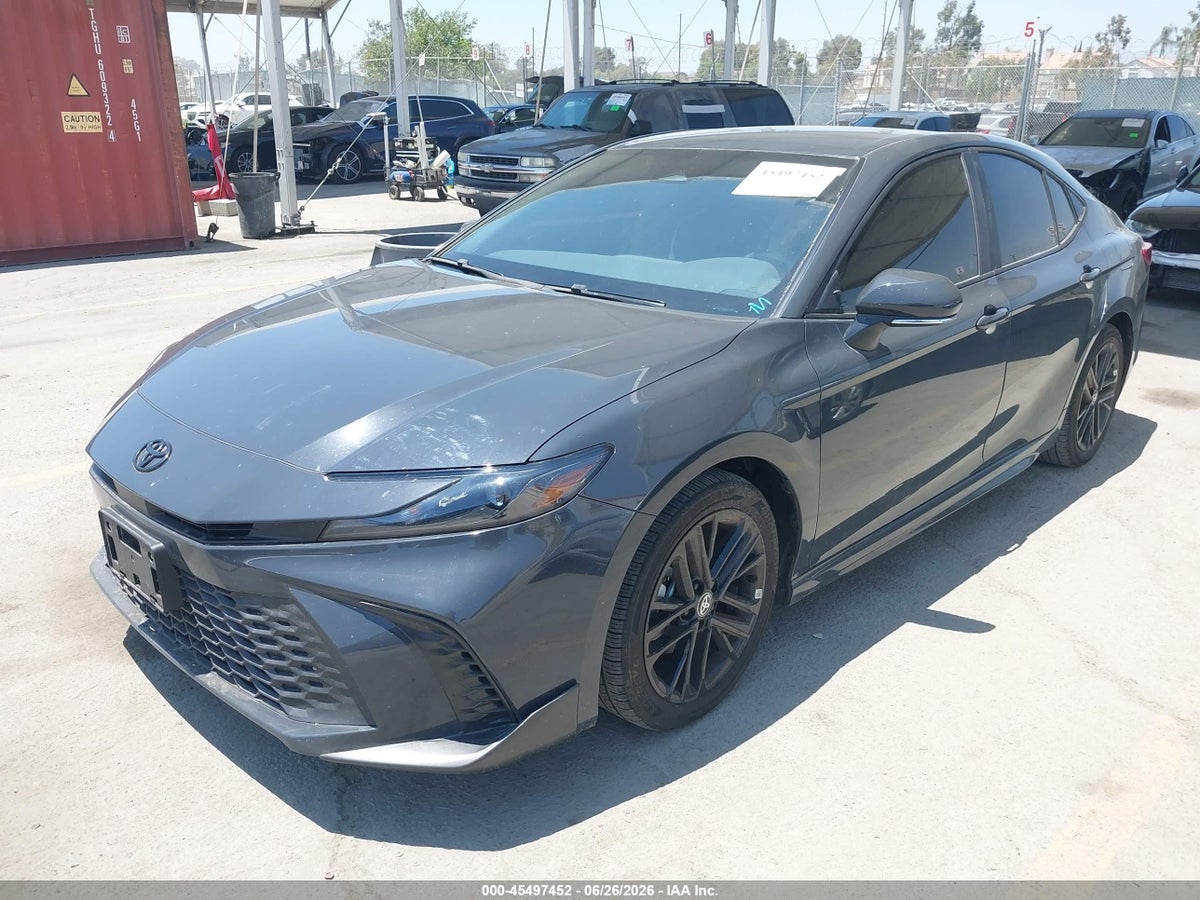 2025 TOYOTA CAMRY SE — снимка 2